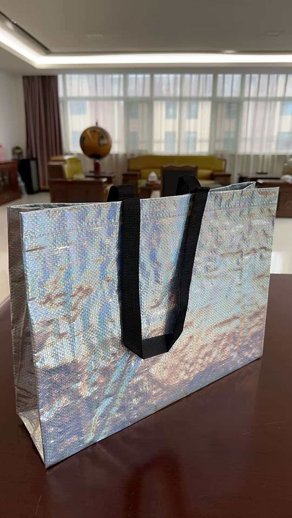 Túi tote dệt bằng phim Laser mới của RGS BACKAGING